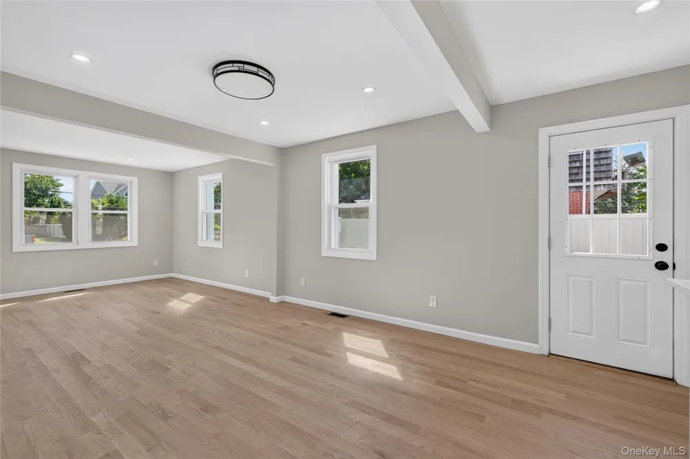 31 Rosemary Place East Islip, NY 11730