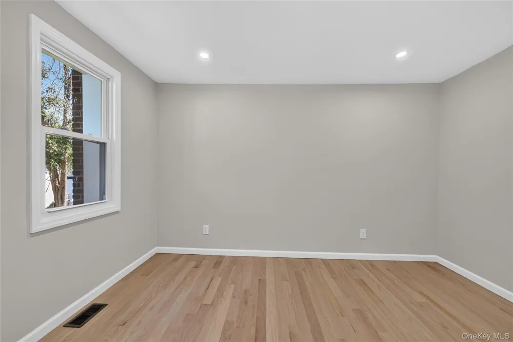 31 Rosemary Place East Islip, NY 11730