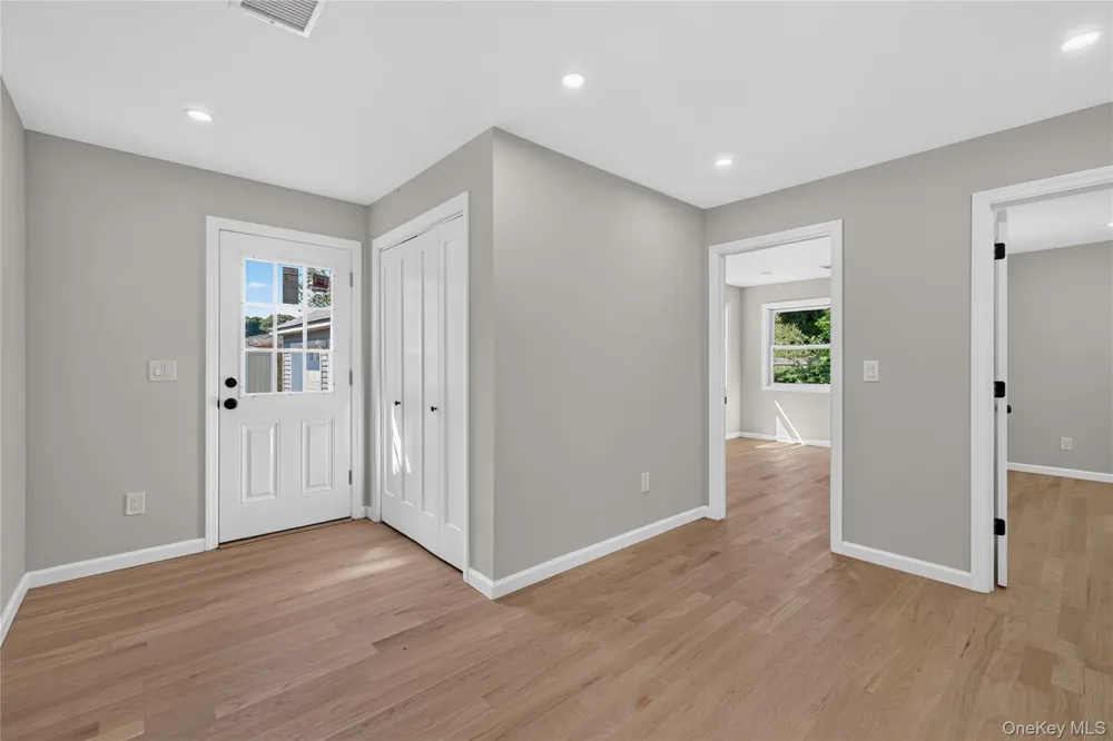 31 Rosemary Place East Islip, NY 11730
