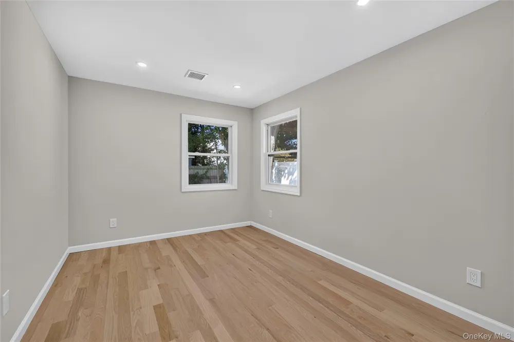 31 Rosemary Place East Islip, NY 11730