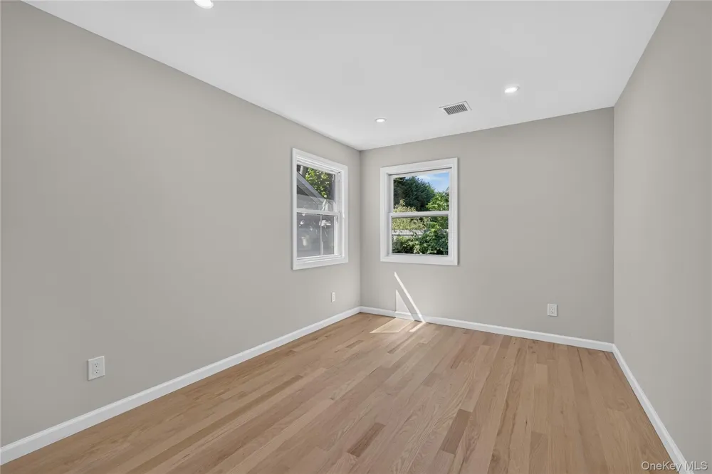 31 Rosemary Place East Islip, NY 11730