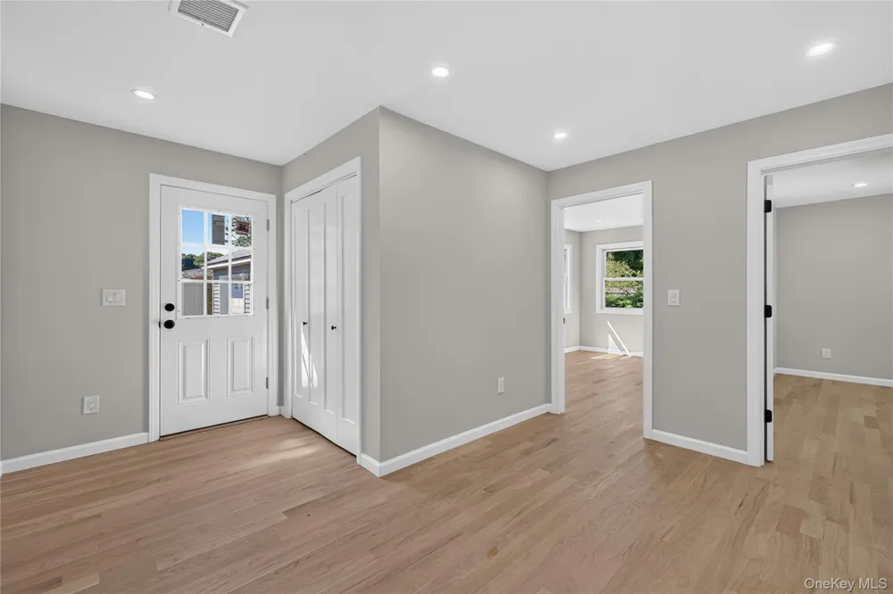 31 Rosemary Place East Islip, NY 11730