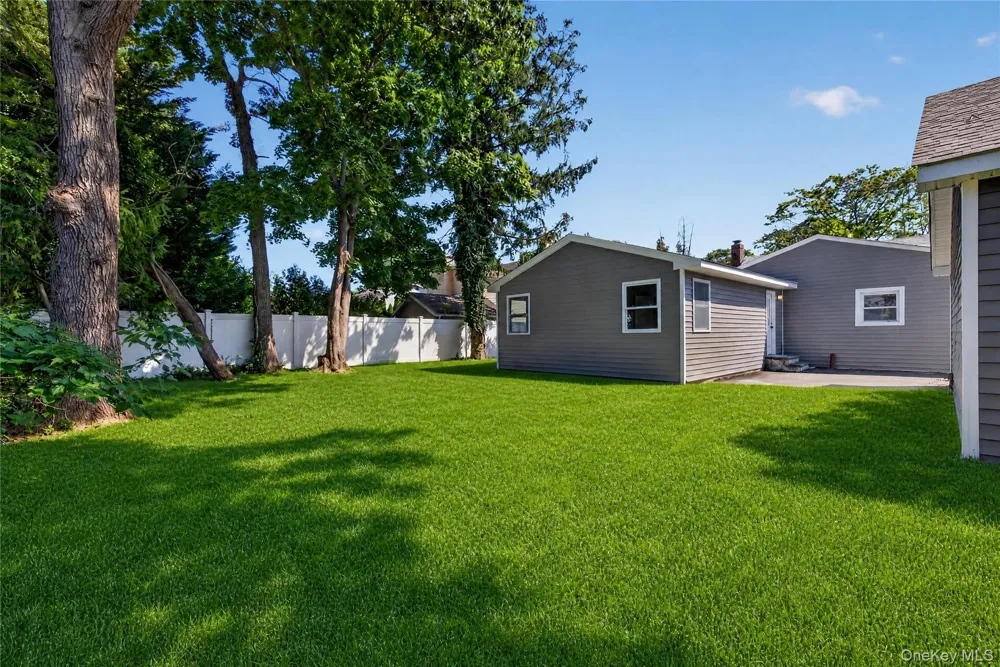 31 Rosemary Place East Islip, NY 11730