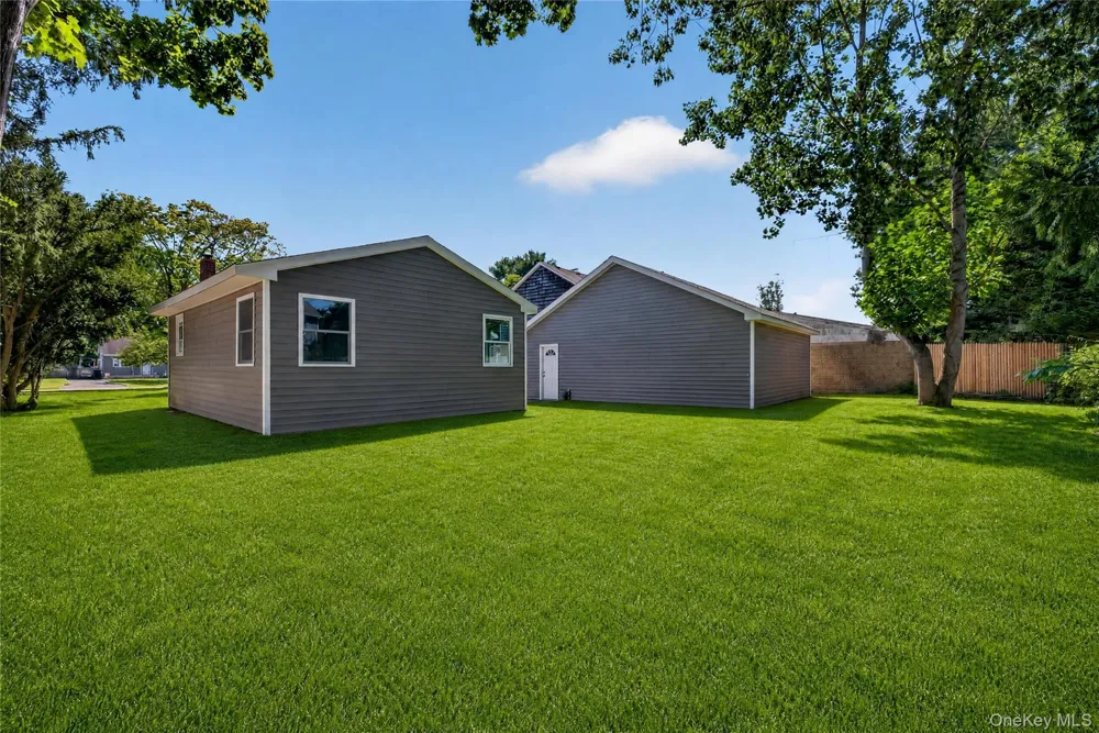 31 Rosemary Place East Islip, NY 11730