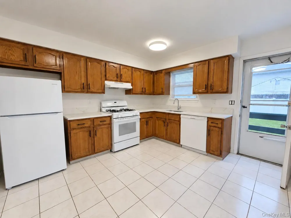 29 Lambert Avenue #1st Floor Farmingdale, NY 11735