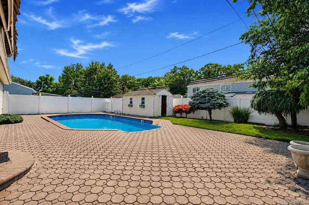 12 Cable Lane Hicksville, NY 11801