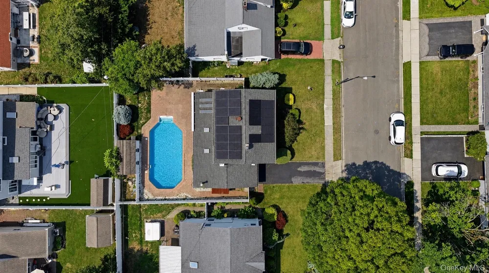 12 Cable Lane Hicksville, NY 11801