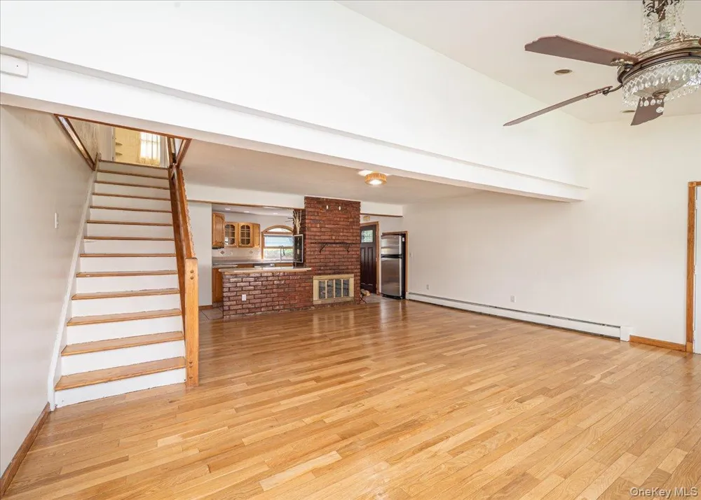 12 Cable Lane Hicksville, NY 11801