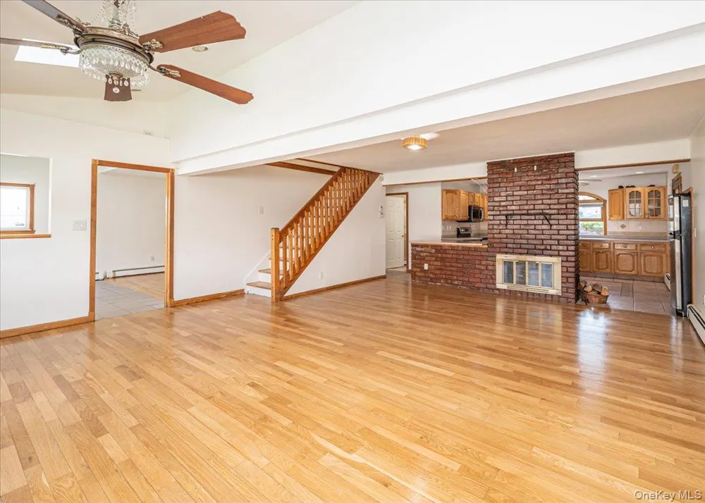12 Cable Lane Hicksville, NY 11801