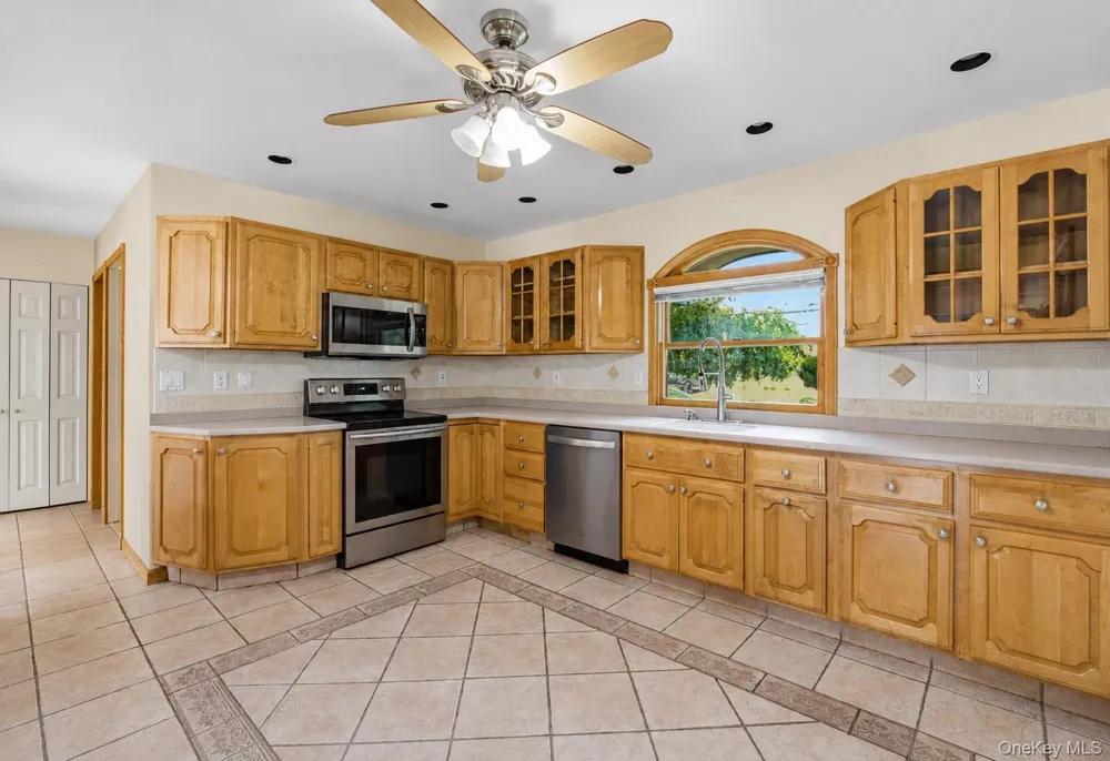 12 Cable Lane Hicksville, NY 11801