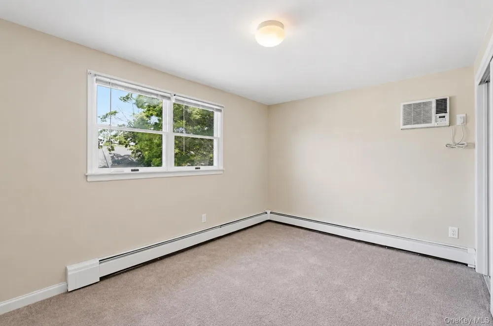 12 Cable Lane Hicksville, NY 11801