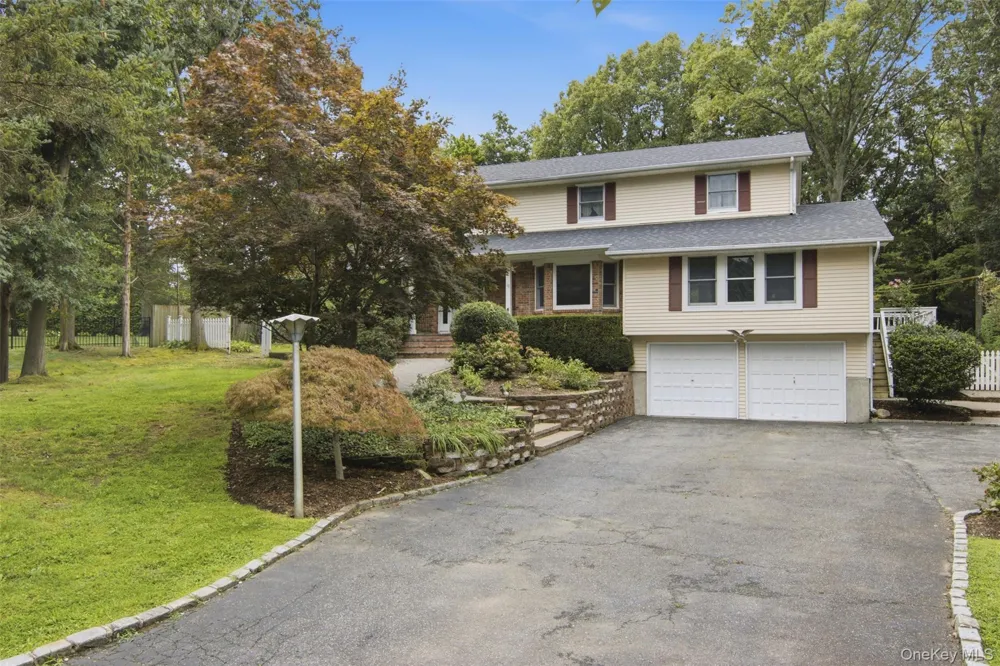 18 White Deer Court Huntington, NY 11743