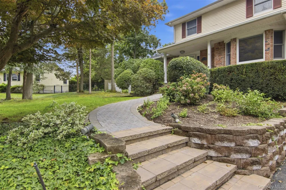 18 White Deer Court Huntington, NY 11743