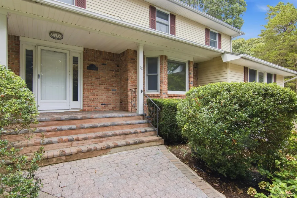 18 White Deer Court Huntington, NY 11743