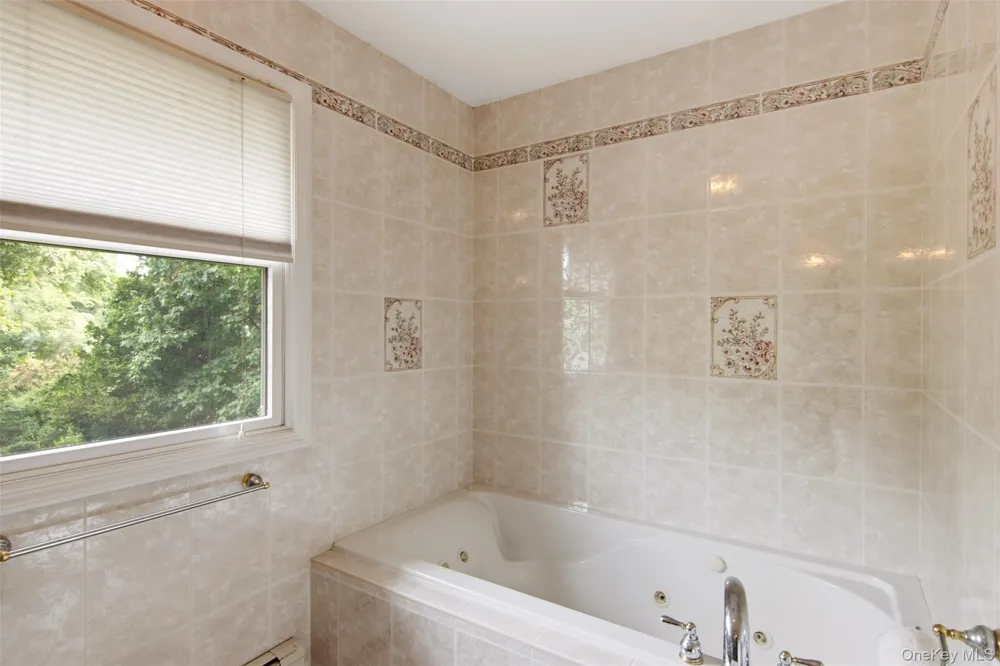 18 White Deer Court Huntington, NY 11743
