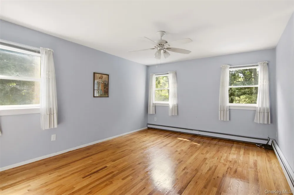 18 White Deer Court Huntington, NY 11743
