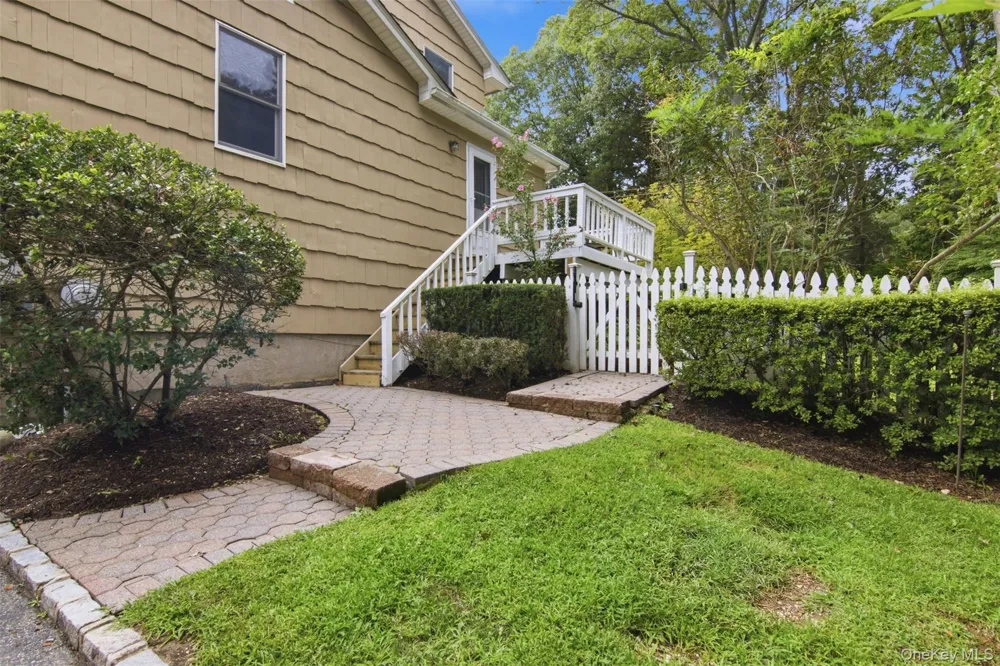 18 White Deer Court Huntington, NY 11743
