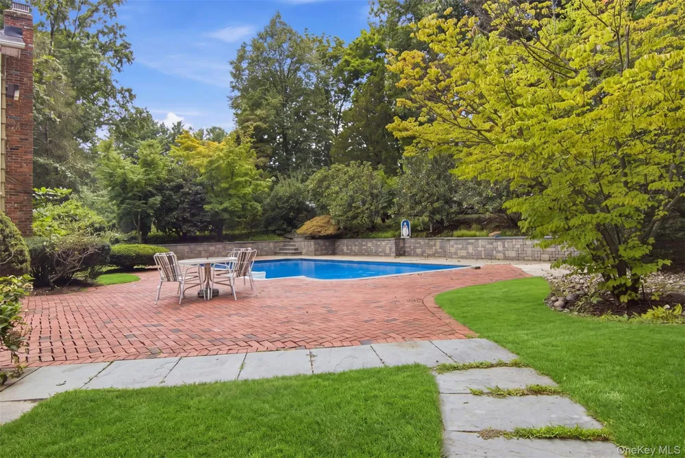 18 White Deer Court Huntington, NY 11743