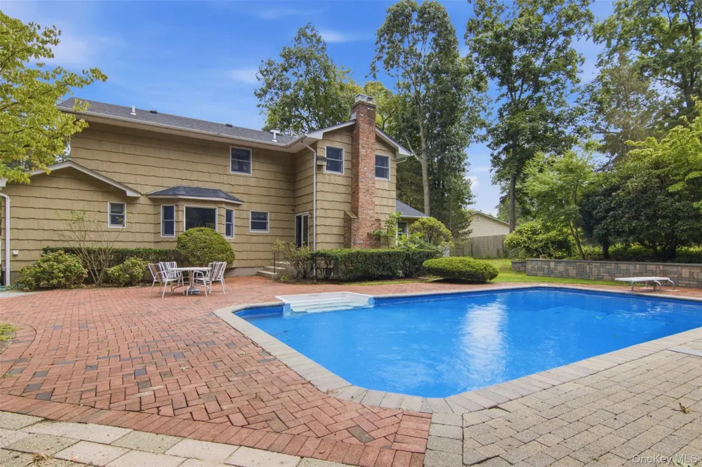 18 White Deer Court Huntington, NY 11743