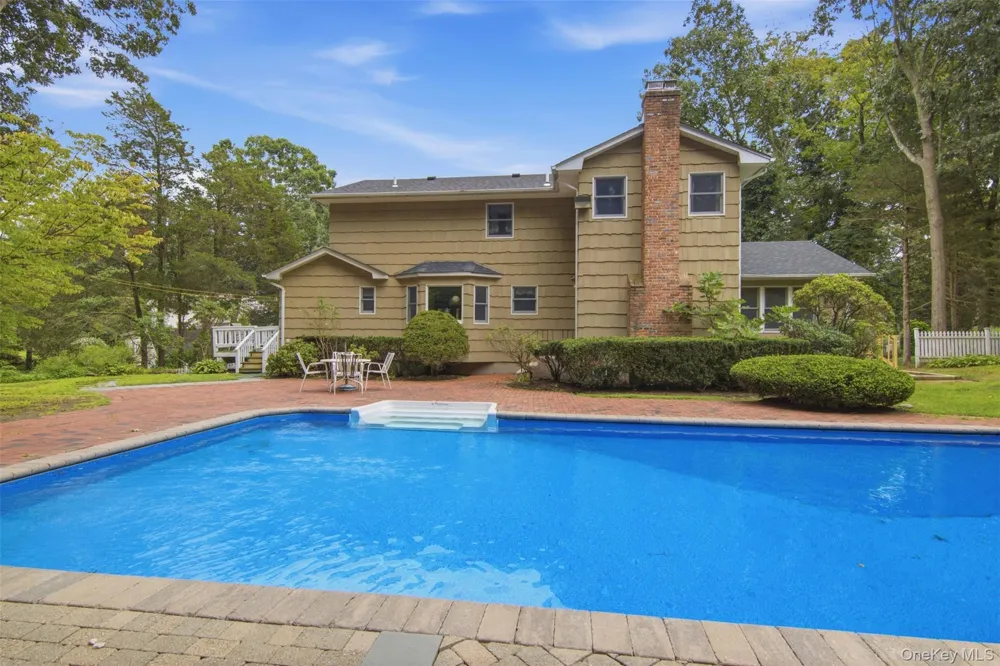 18 White Deer Court Huntington, NY 11743