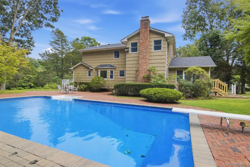 18 White Deer Court Huntington, NY 11743