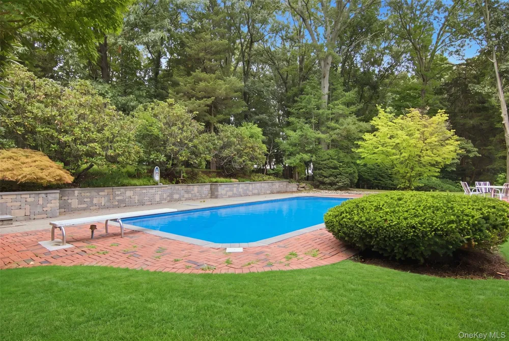 18 White Deer Court Huntington, NY 11743