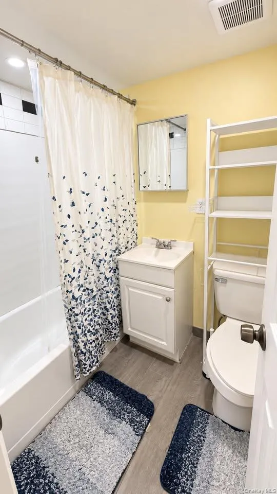 34 Jean Drive North Babylon, NY 11703
