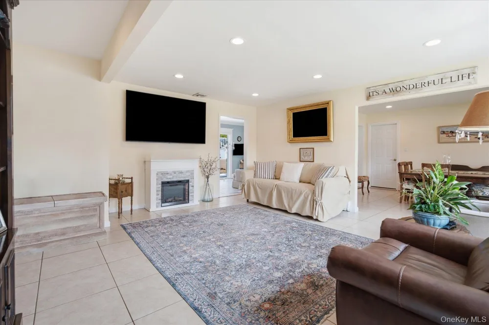 45 Polo Road Massapequa, NY 11758