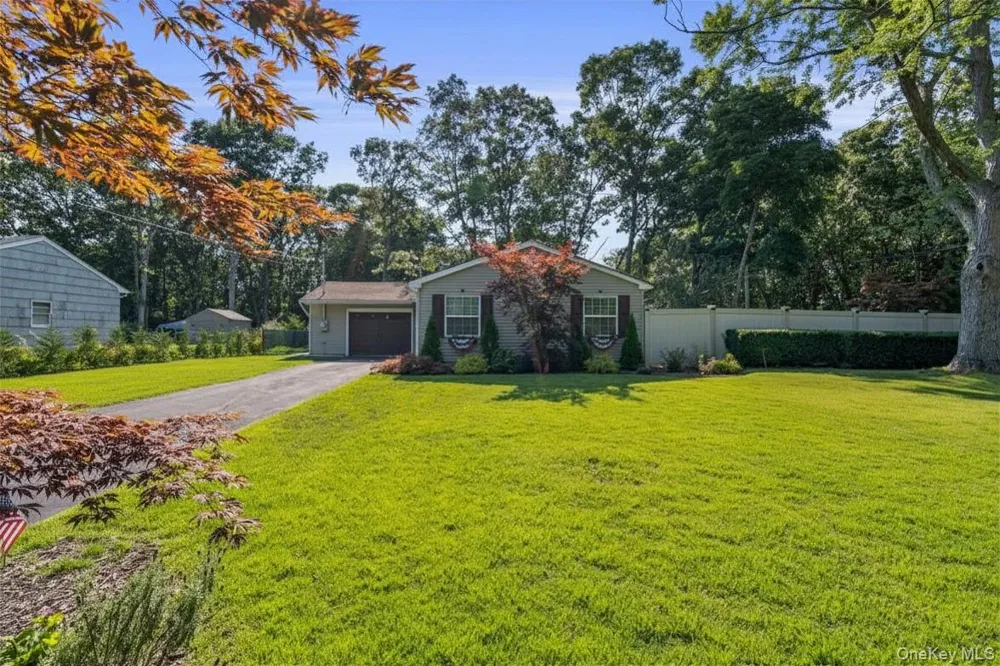 28 Yaphank Avenue Brookhaven, NY 11719