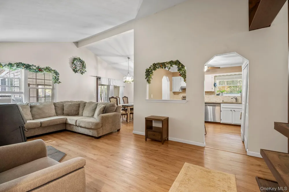 28 Yaphank Avenue Brookhaven, NY 11719