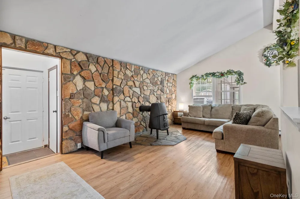 28 Yaphank Avenue Brookhaven, NY 11719