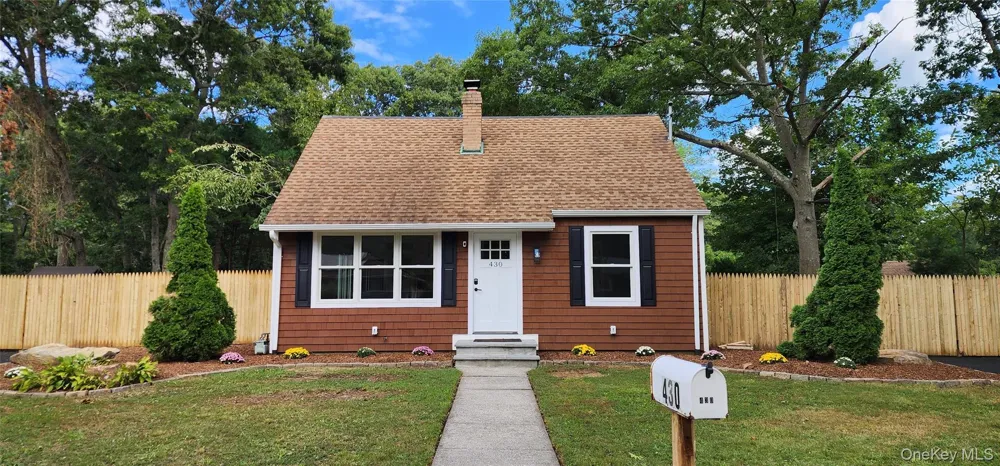 430 Boxwood Drive Shirley, NY 11967