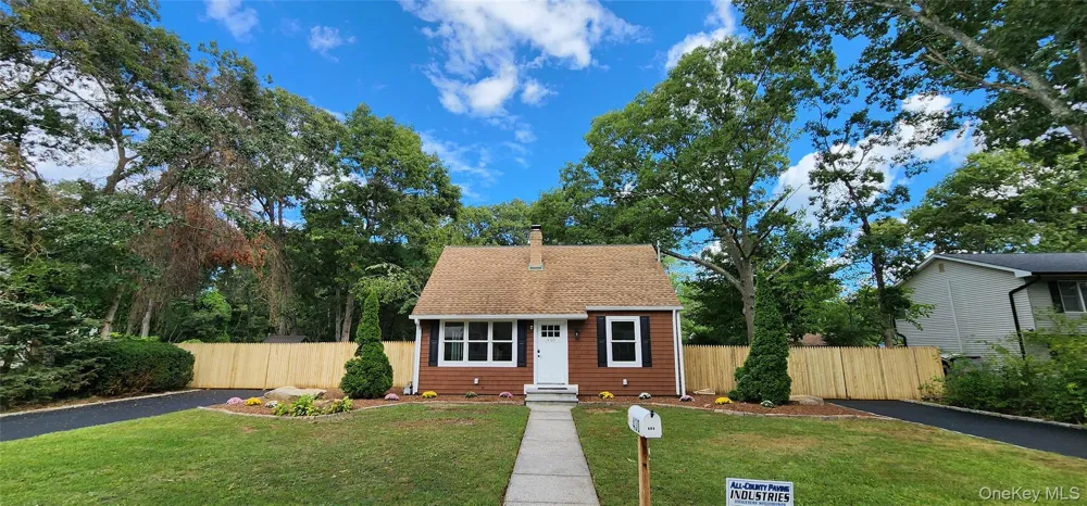 430 Boxwood Drive Shirley, NY 11967
