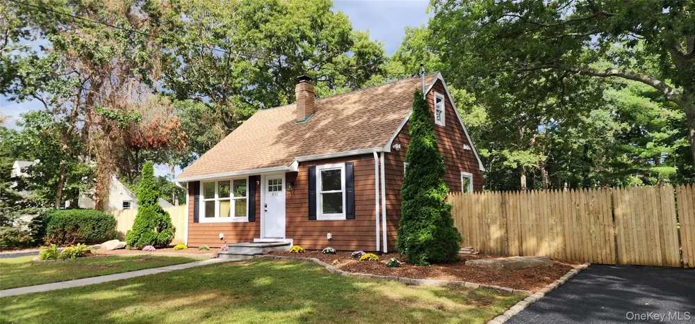 430 Boxwood Drive Shirley, NY 11967