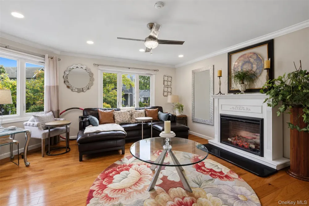 35 Village Green Bardonia, NY 10954