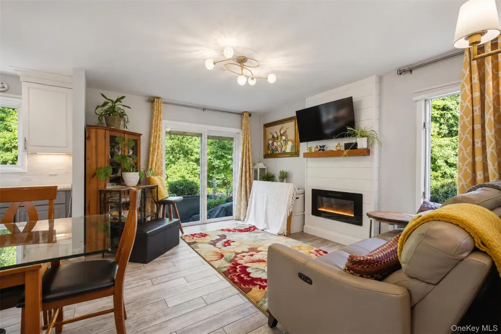 35 Village Green Bardonia, NY 10954