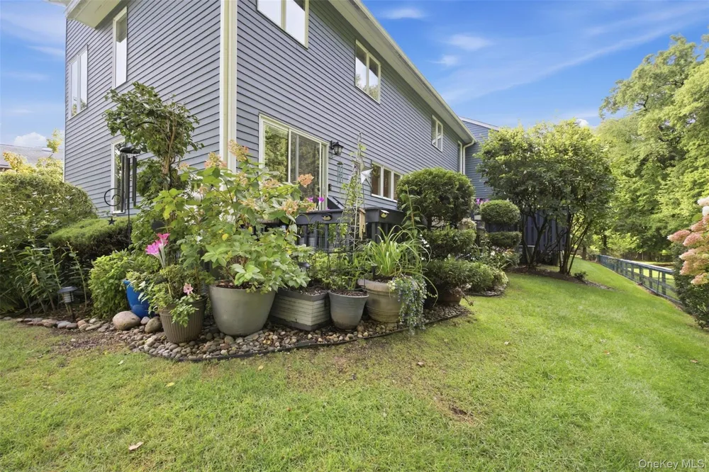 35 Village Green Bardonia, NY 10954