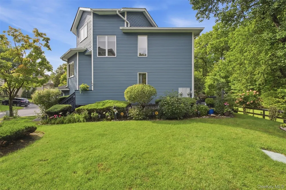 35 Village Green Bardonia, NY 10954