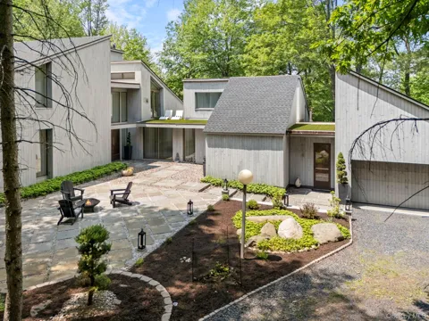 21 Lincoln Terrace #19