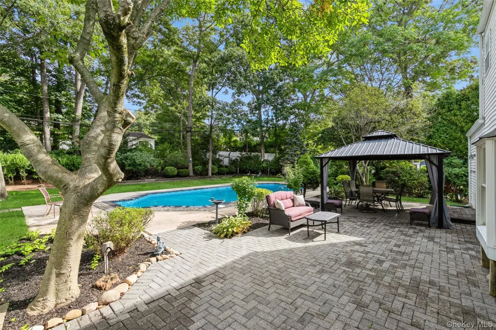 22 Sheryl Crescent Smithtown, NY 11787