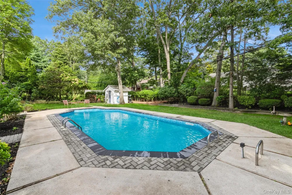 22 Sheryl Crescent Smithtown, NY 11787