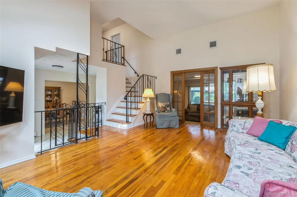 22 Sheryl Crescent Smithtown, NY 11787