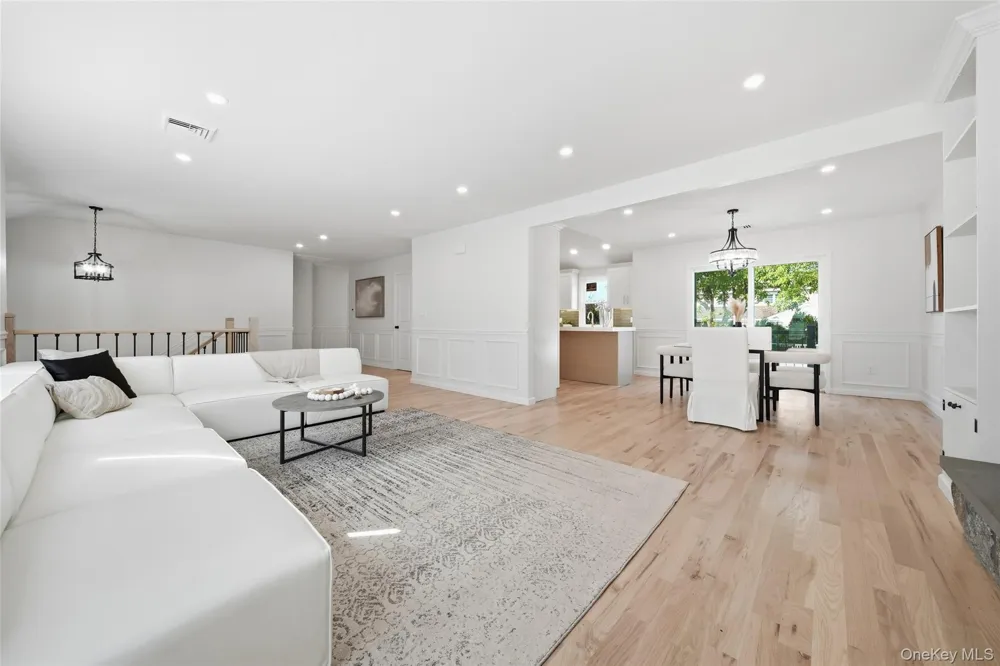 16 Merritt Massapequa, NY 11758