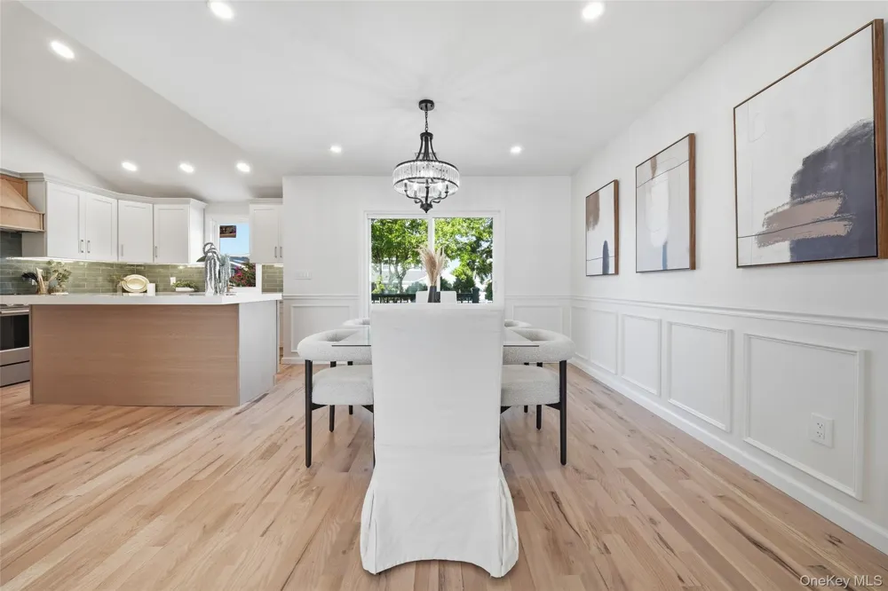 16 Merritt Massapequa, NY 11758