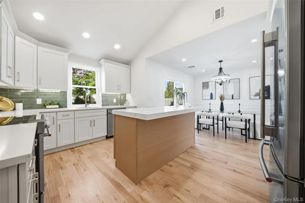16 Merritt Massapequa, NY 11758