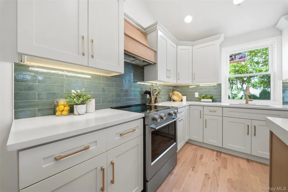 16 Merritt Massapequa, NY 11758