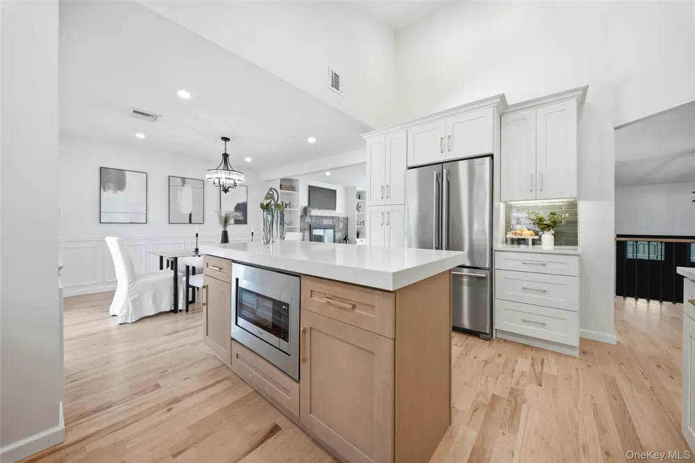 16 Merritt Massapequa, NY 11758