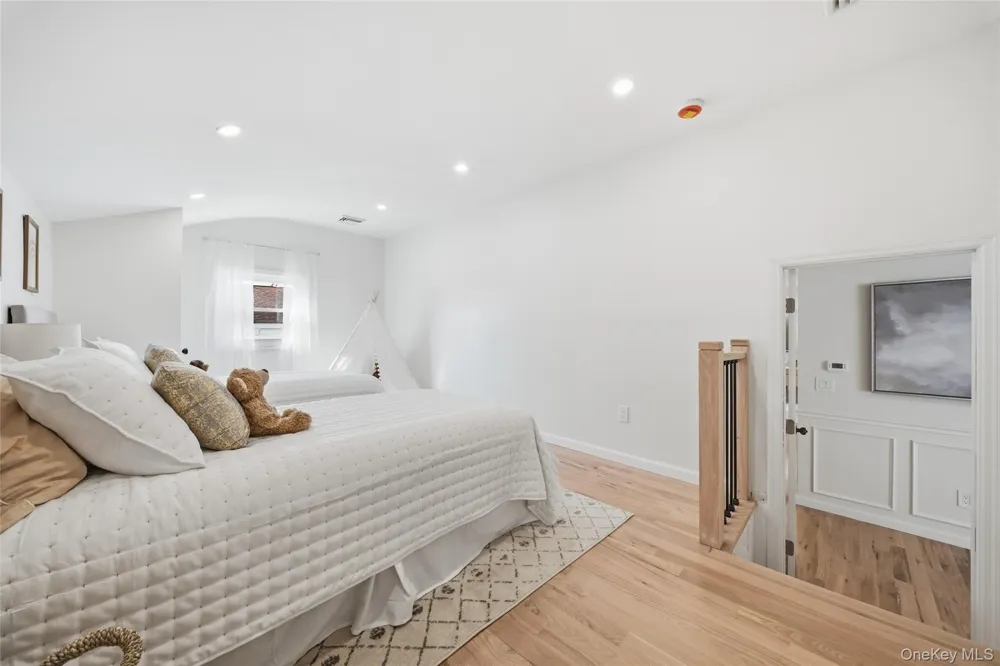 16 Merritt Massapequa, NY 11758