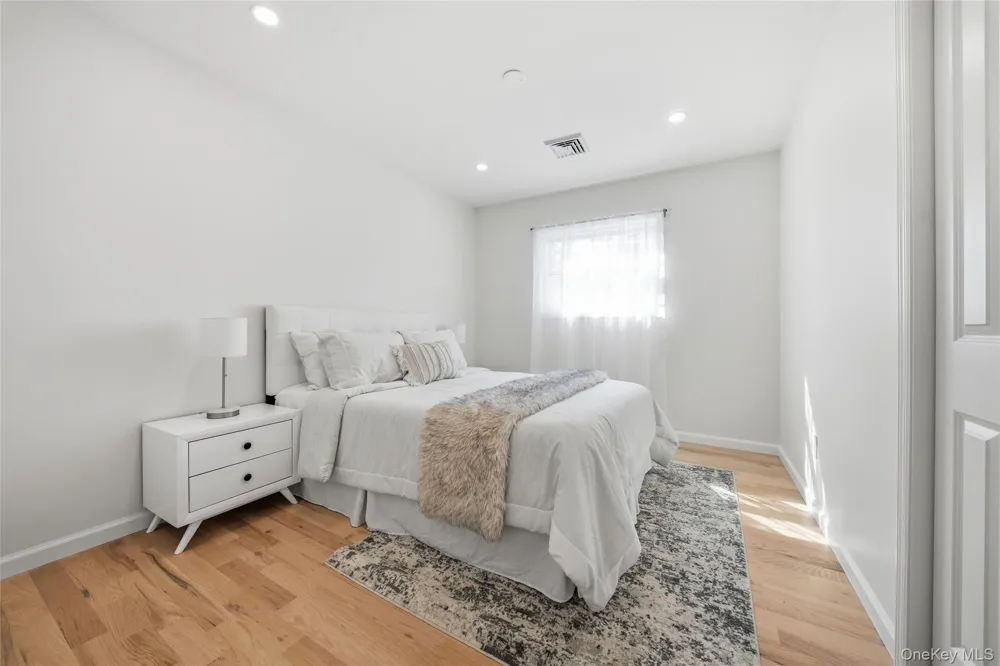 16 Merritt Massapequa, NY 11758