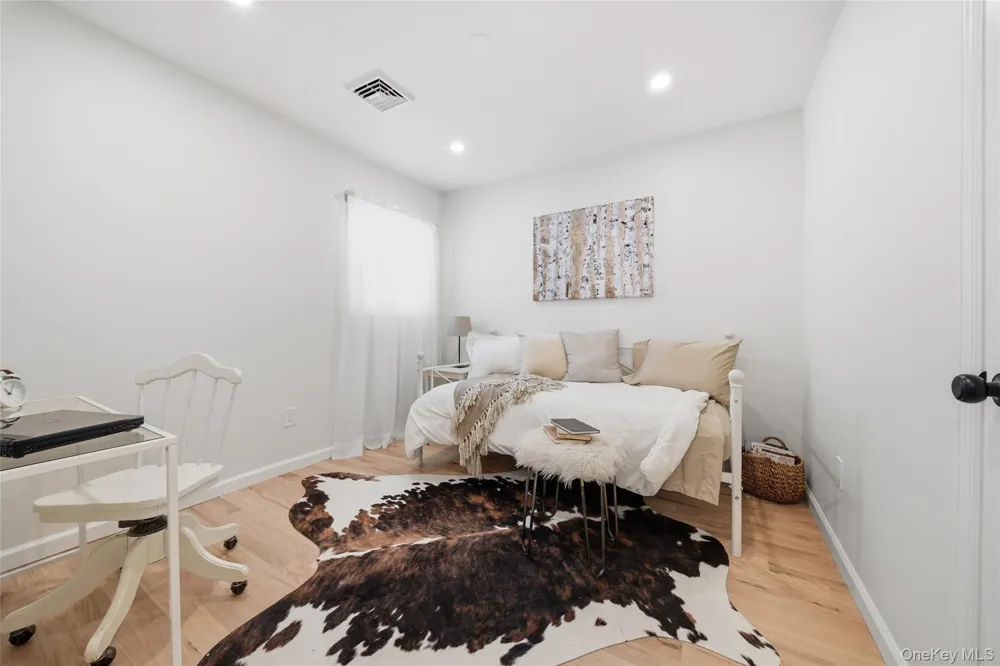 16 Merritt Massapequa, NY 11758